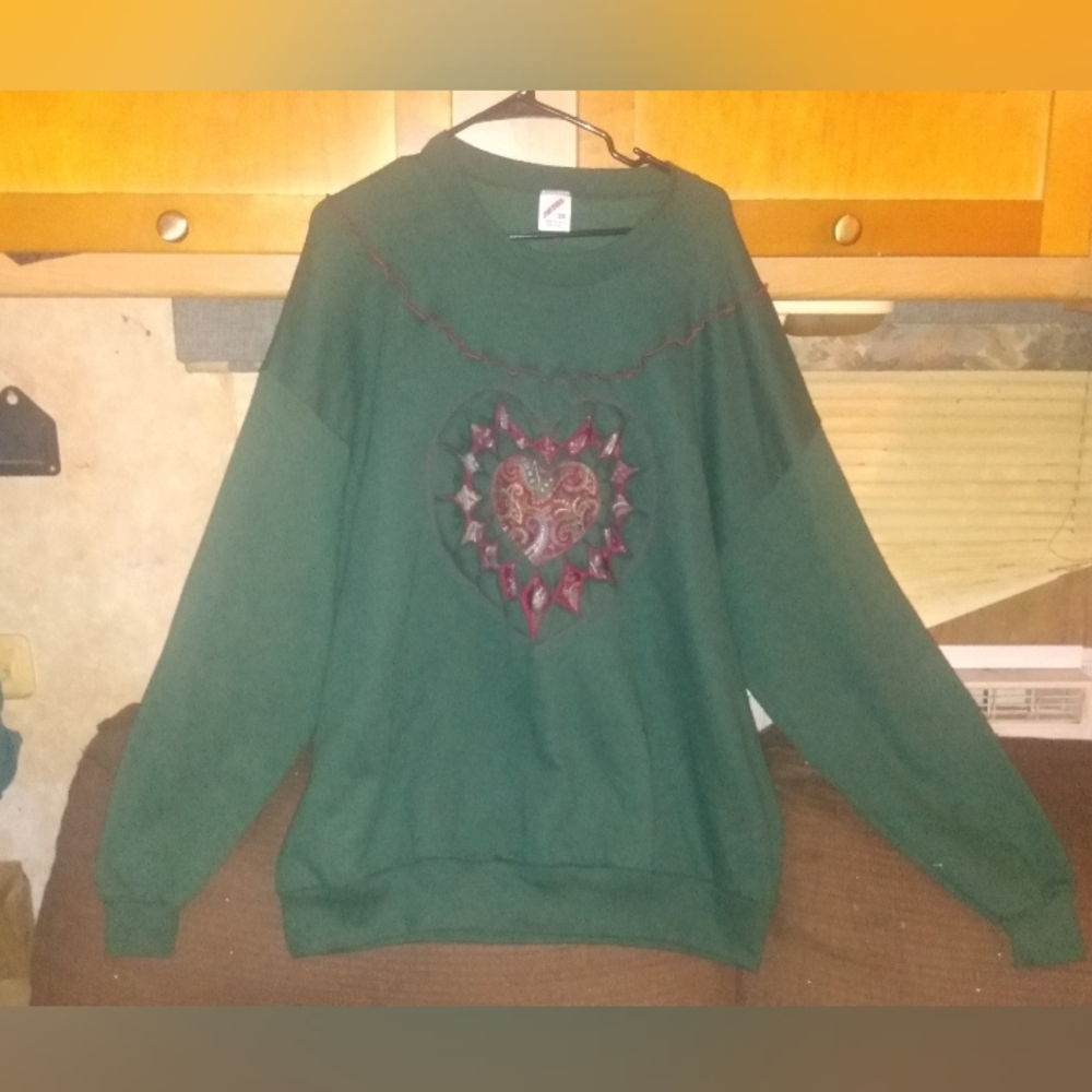 Women's Vintage Jerzees Multicolored Heart Embroided Cut Out Sweatshirt Size 3X